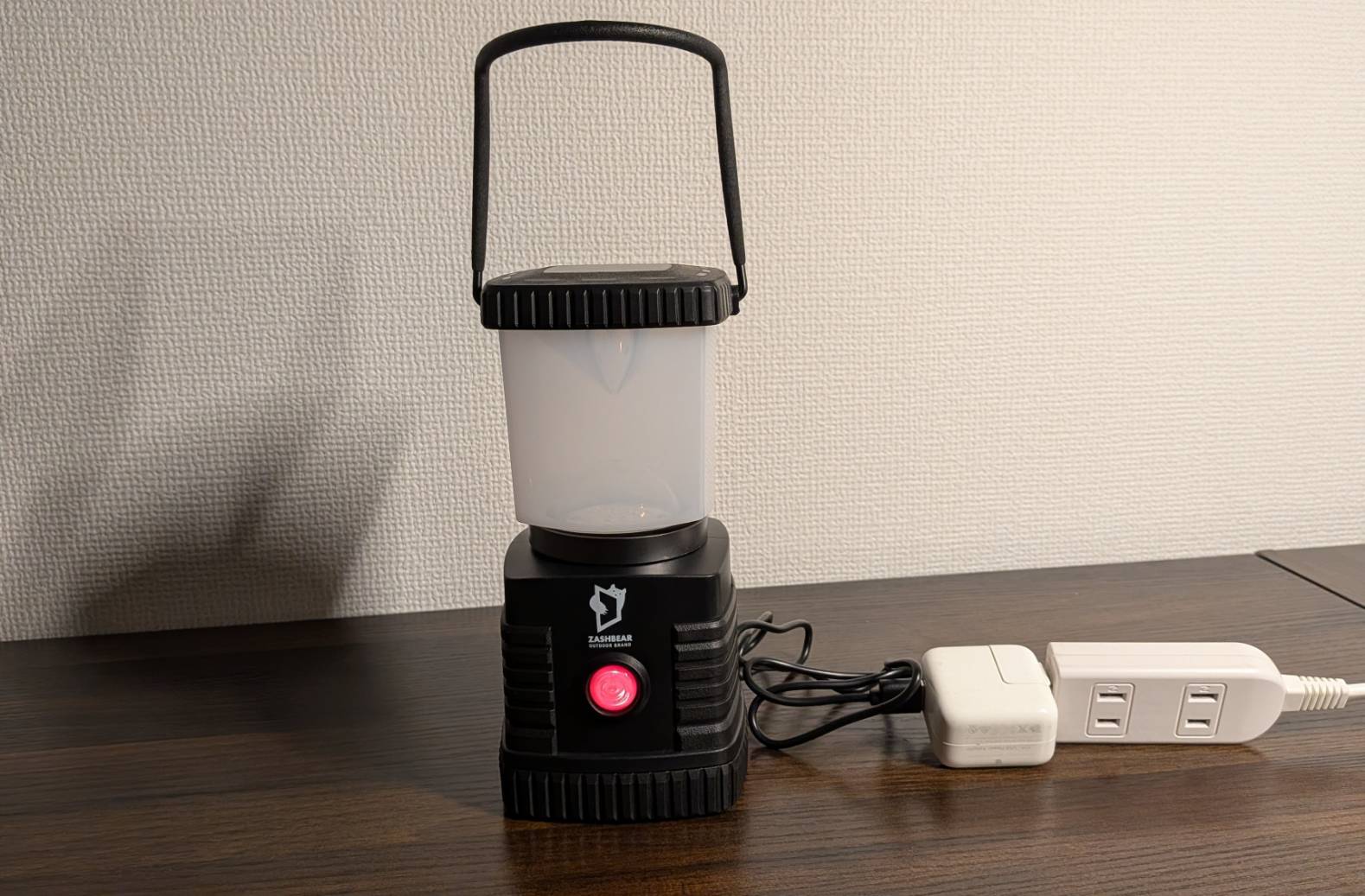 ZASHBEAR LEDランタンを手持ちのACアダプターと電源タップで充電